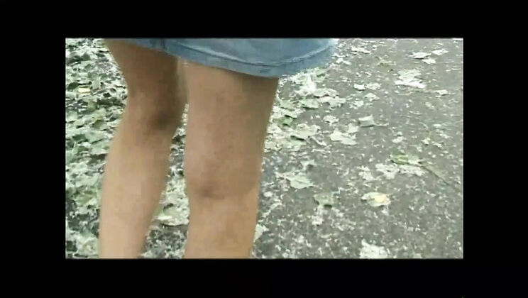 Elinde dildo koca memelerini yoğurup amına abanıyor