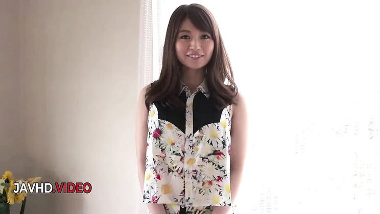 Japon çıtırlar Saya ve Rina sırayla sakso çekip kuduruyor