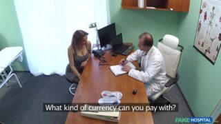 Sırtı ağrıyan koca memeli hatunu masaj bahanesiyle beceriyor