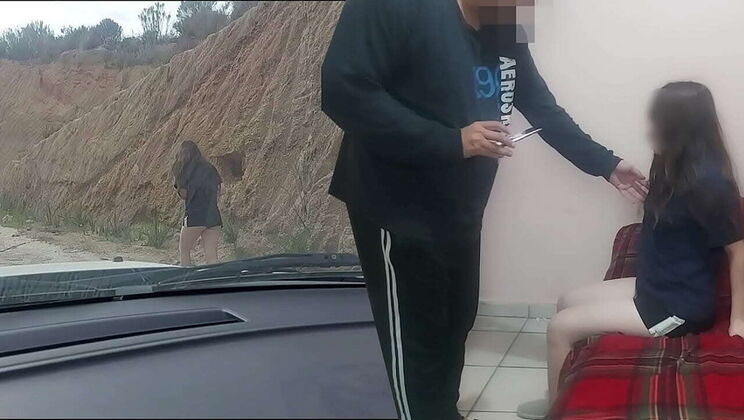 Yaşlı sapık büyük memeli Latin çıtırı sikerek sömürüyor