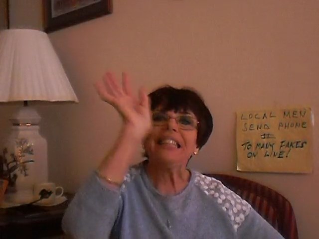 Tanımadığı heriflerin spermini yalayarak bayılan tombul nine